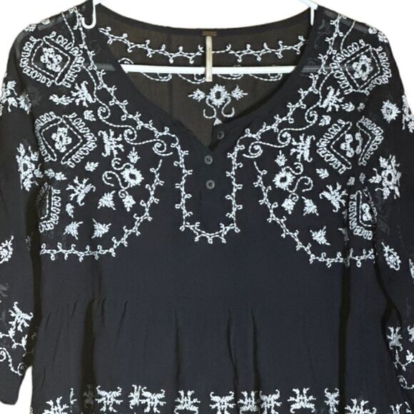 Free People Boho Blues Top Dark Navy Bold Embroidery Blouse Size XS 📦 - Picture 7 of 9